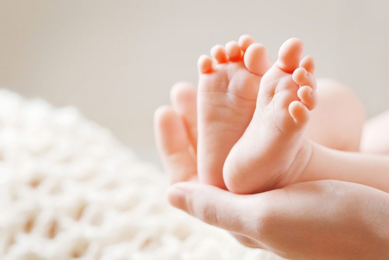 赤ちゃんの手や足を撮影できるマクロレンズ
